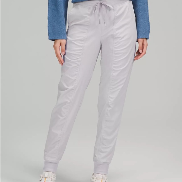 Lululemon Mid Rise Joggers Very Light Gray Almost White Size 4 - Picture 4 of 4